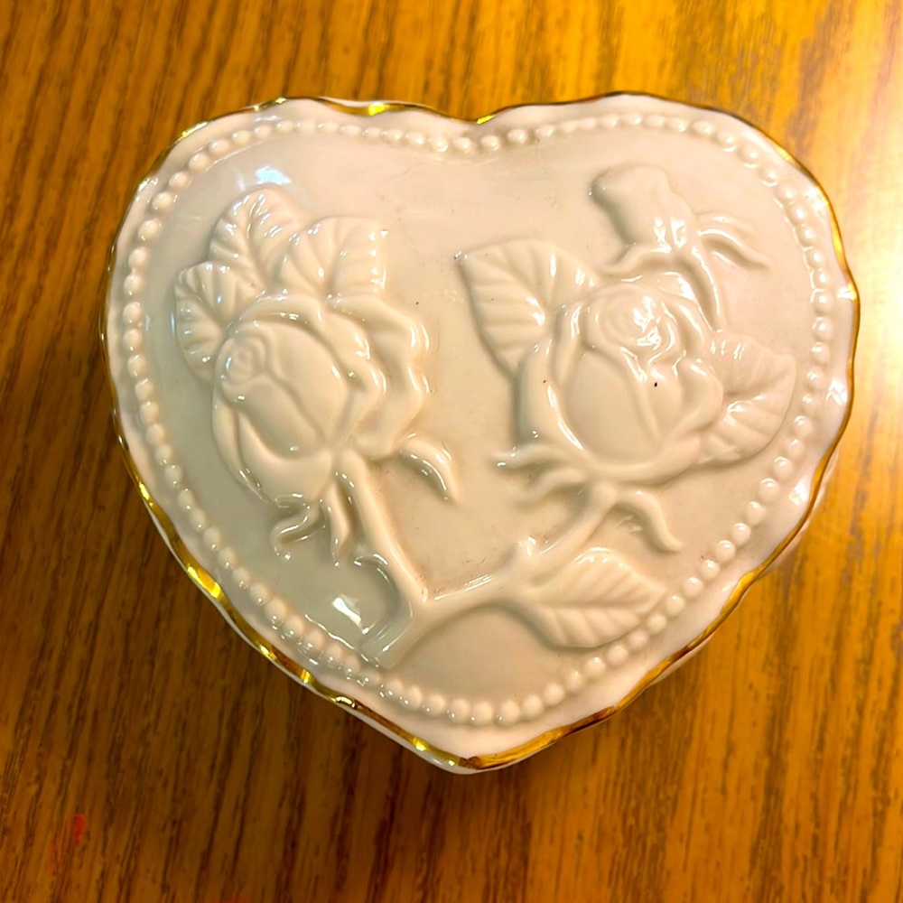 Vintage heart shaped trinket
